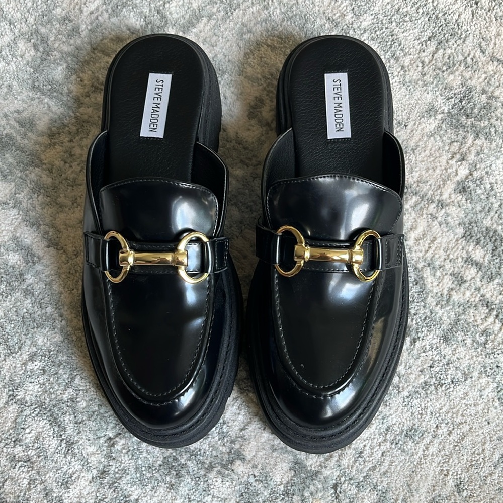 Steve Madden Louie Black Loafer Slide/Slip On, size 8.5, gold accents
